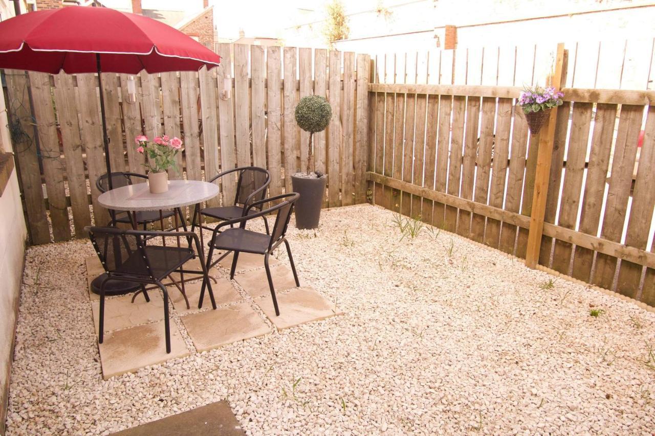 York City Centre, Recently Renovated 2 Bedroom Flat Exteriör bild