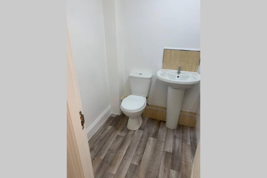 York City Centre, Recently Renovated 2 Bedroom Flat Exteriör bild